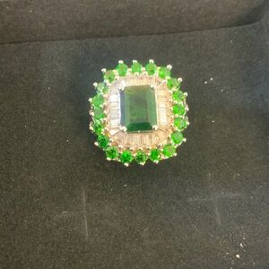 Elegant Green and Silver Women's Ring